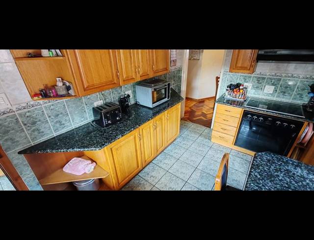 5 BEDROOM HOUSE FOR SALE IN PRETORIA GARDENS